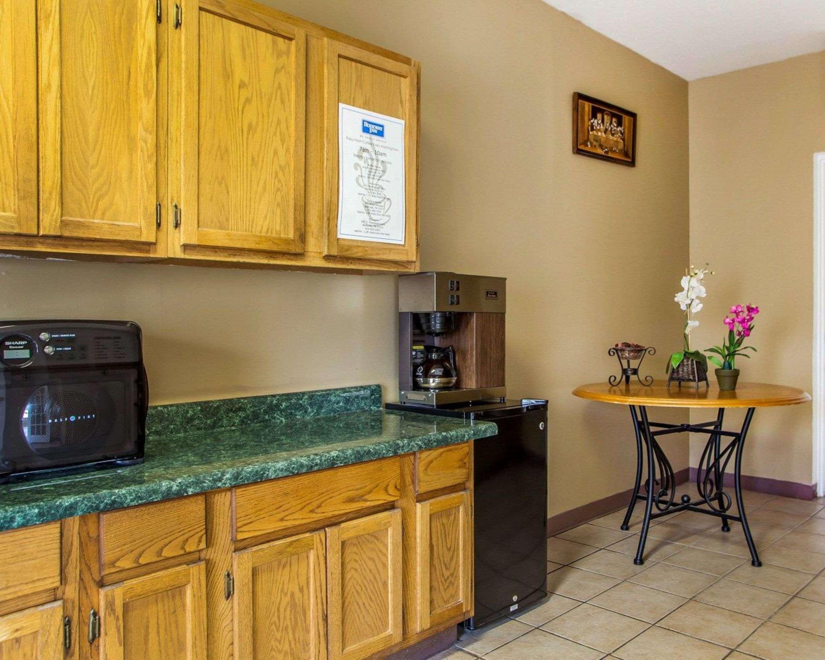Rodeway Inn Nashville Airport Экстерьер фото